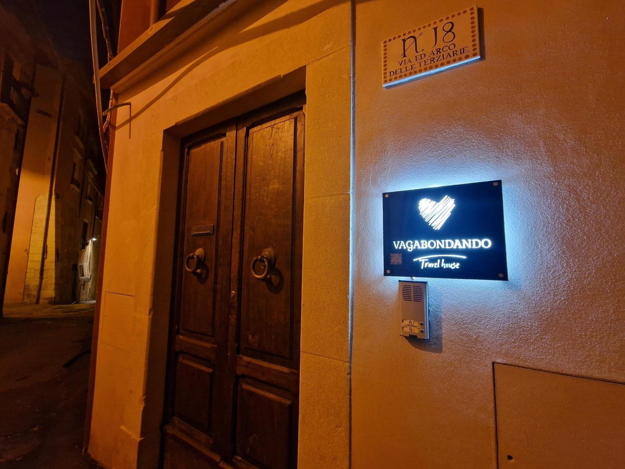 Vagabondando Travel House Villa LʼAquila Exteriör bild