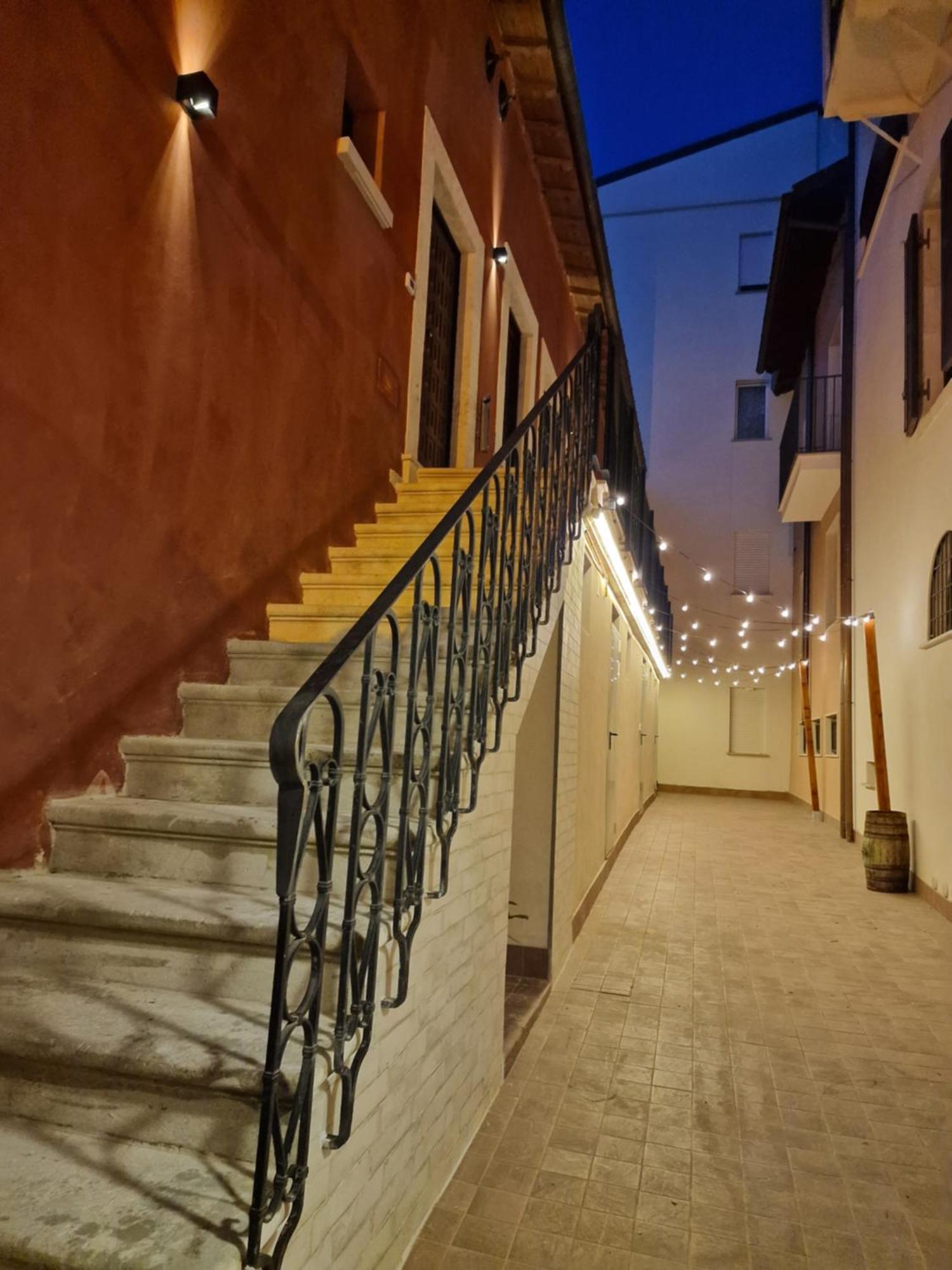 Vagabondando Travel House Villa LʼAquila Exteriör bild